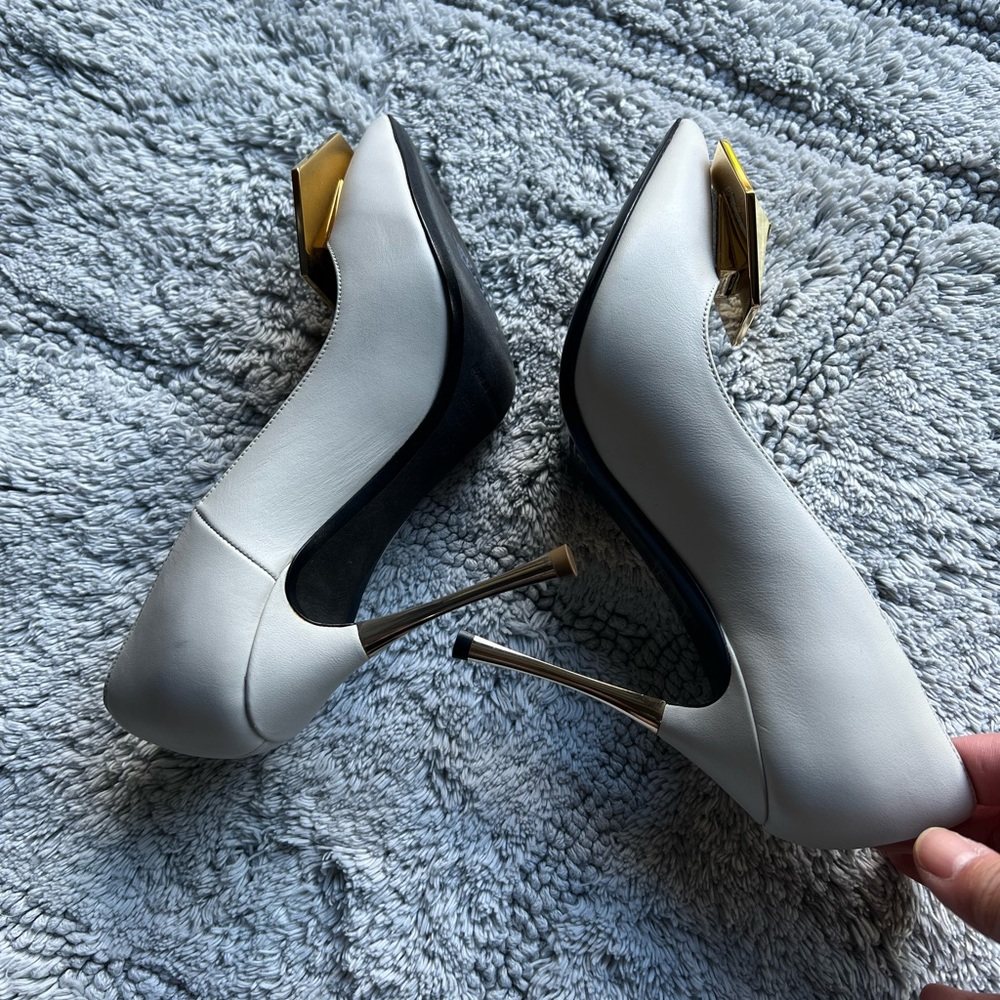 Heels - Picture 2 of 7